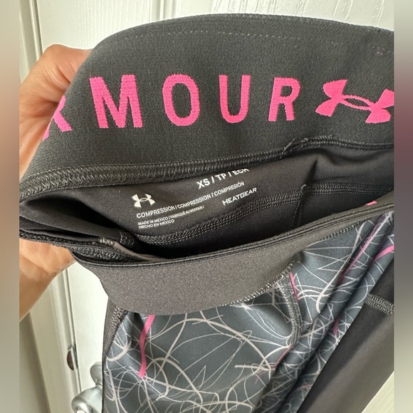 NWOT Under Armour Black and Pink Leggings High-Waist Stretch - Picture 4 of 4